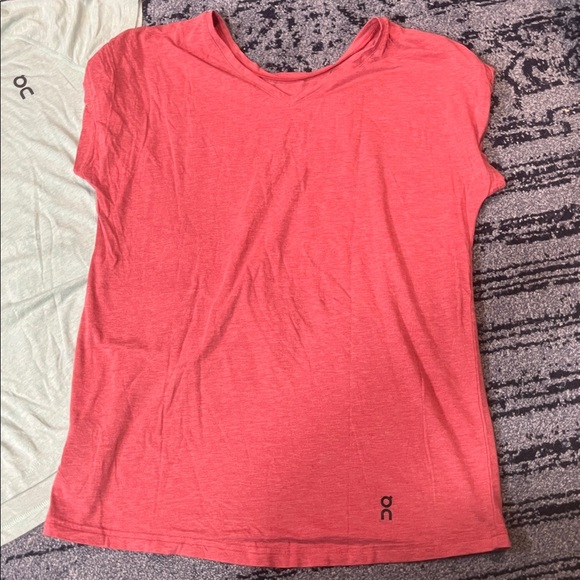 SET OF TWO! ON Cloud Running Women's Light Green and Coral Tees size small - Picture 5 of 10